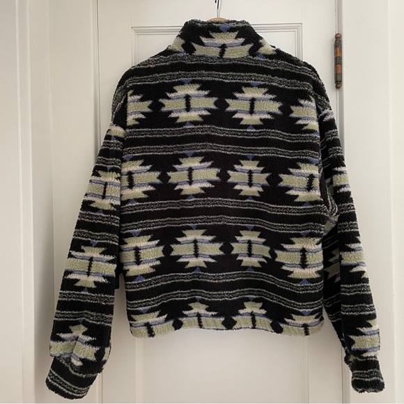 H&M nwt vintage patterned pullover - Picture 2 of 7
